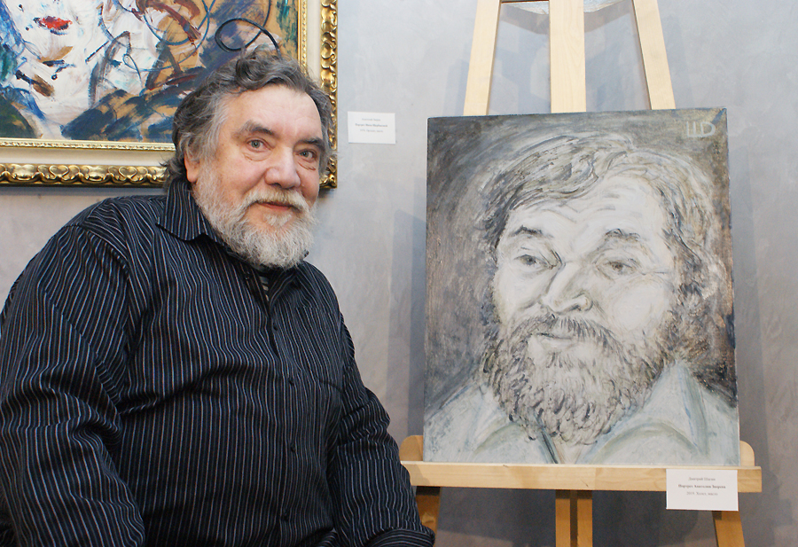 Дмитрий Шагин у своего портрета Анатолия Зверева